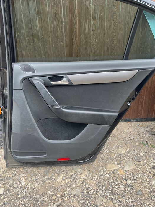 Двері задні праві Passat B7 седан європа LC9X чорні