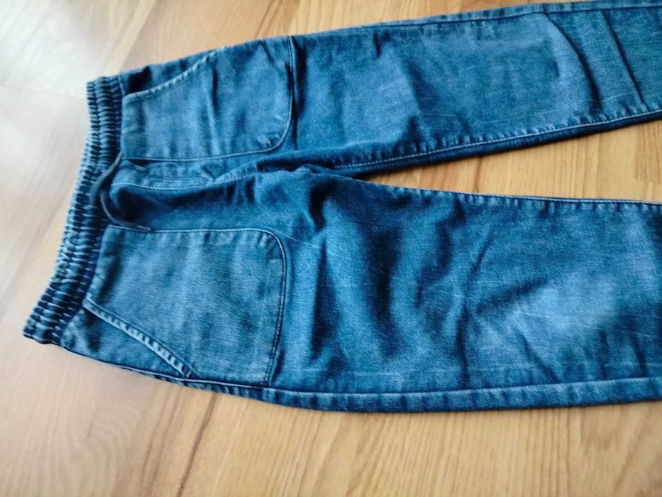 Spodnie joggery jeans chłopięce, r. 134