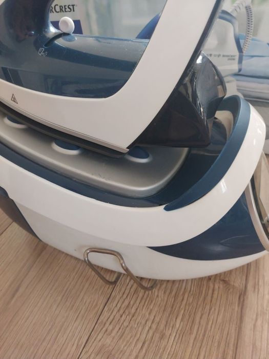 Żelazko parowe ze stacją do prasowania parą poziom pion stacją bazową