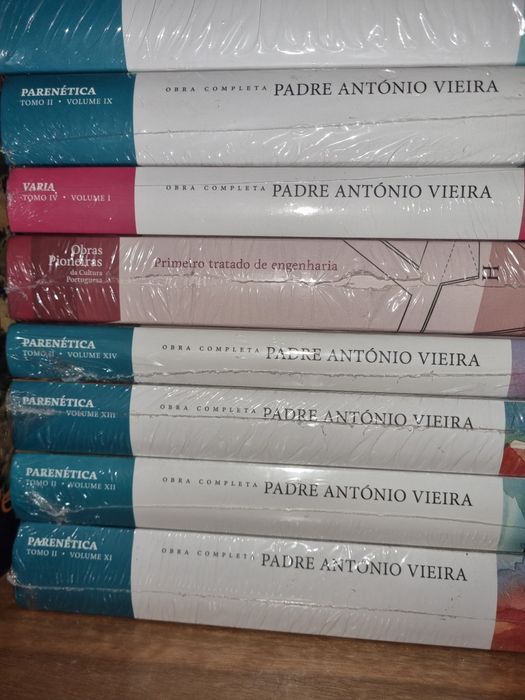 Enorme colecção  de livros de  padre António Vieira, todos os títulos.