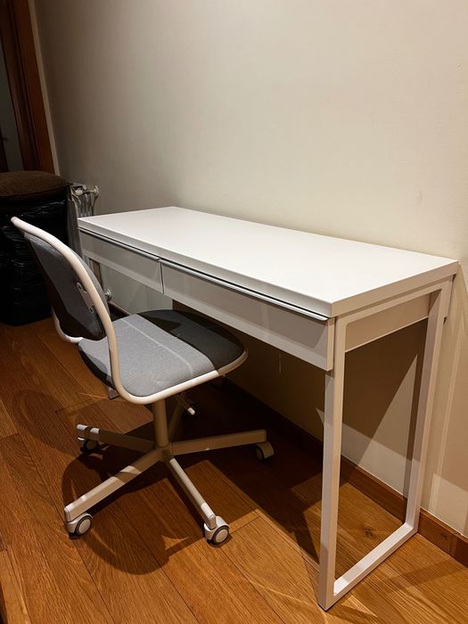 Secretária de estudo e cadeira IKEA
