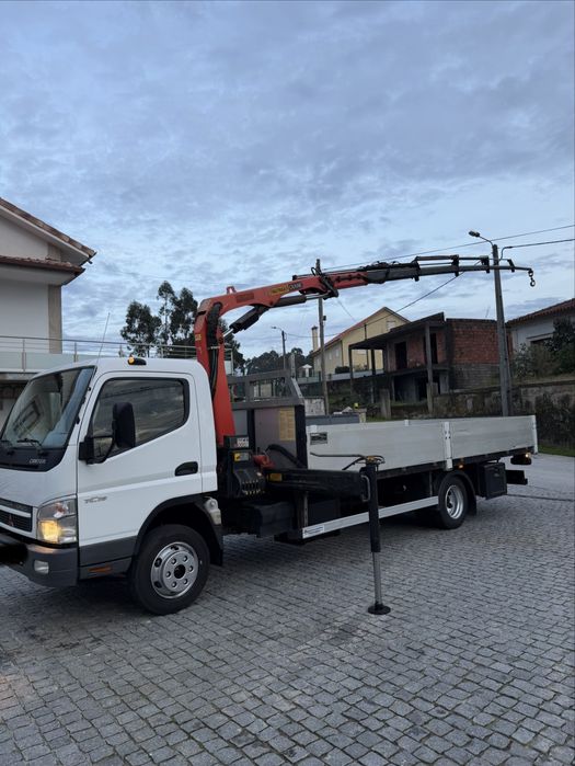 Mitsubish canter com grua de 13 m + Estrado