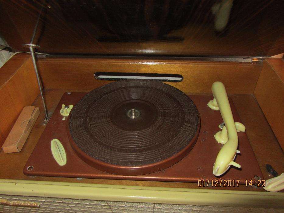 Ламповая радиола "LATVIA" в отл. состоянии.1960 г.в.