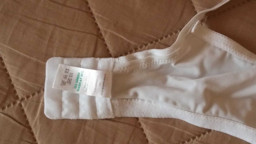 Biały biustonosz UK 38DD !!!
