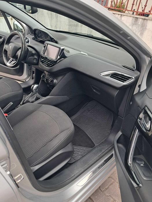 Peugeot 208 1.6 HDi Style | 2016 | 188.000 km | 6900 €