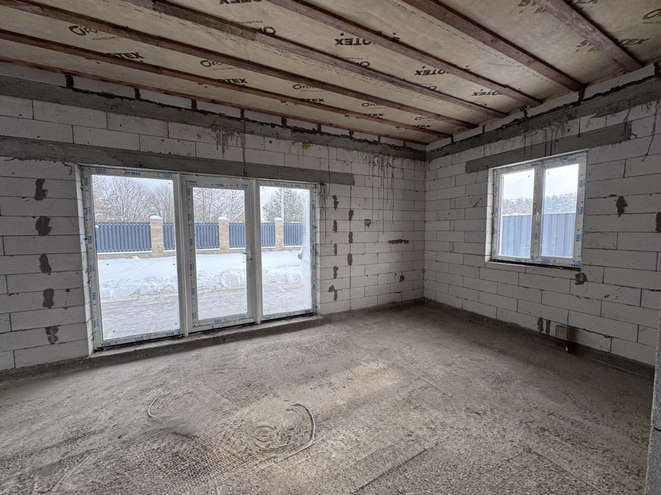 Сучасний будинок 100 м² з терасою в с. Мила