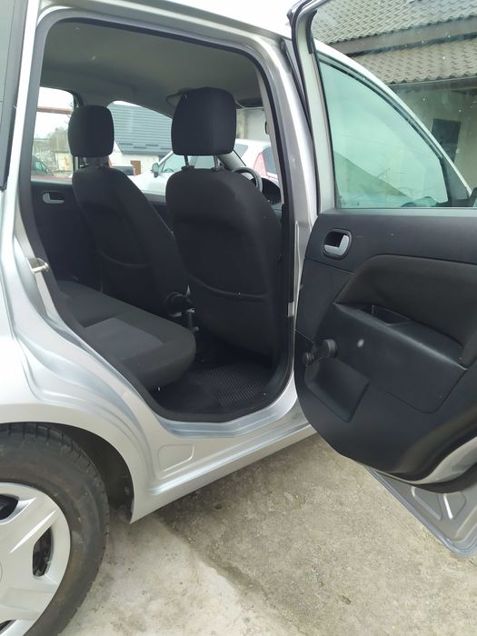 форд фієста 1.4 бензин у хорошому стані.