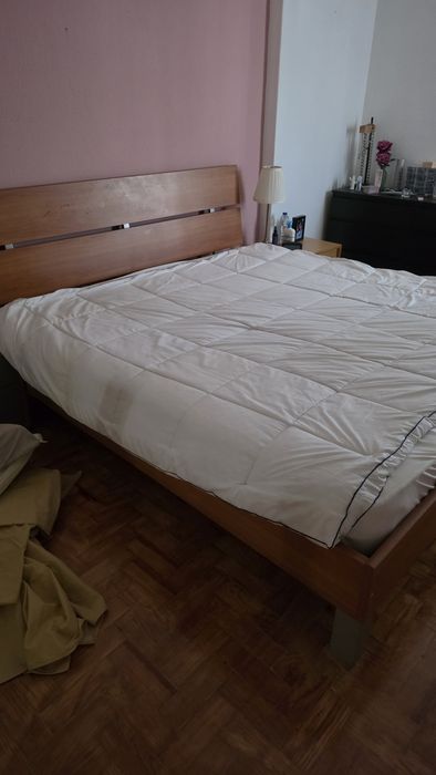 Cama King Size 190x200 em Madeira + Estrado – Bom Estado
