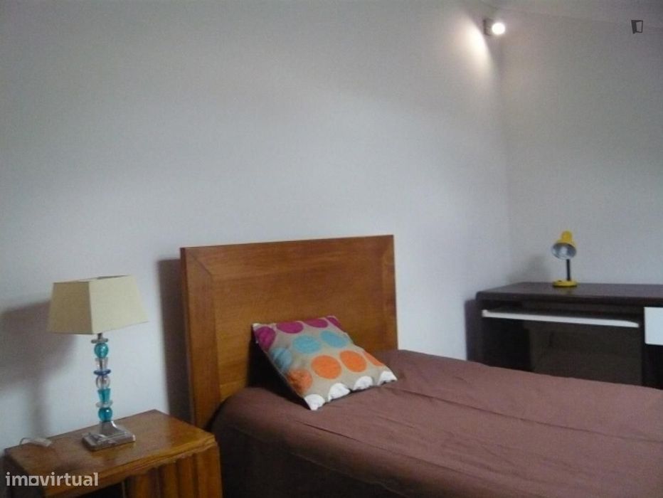 Quarto - localizado em Montes Claros Coimbra