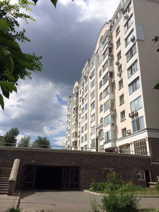 Паркомісце 16 м², напівпідземний паркінг, Вітряні Гори 2Б