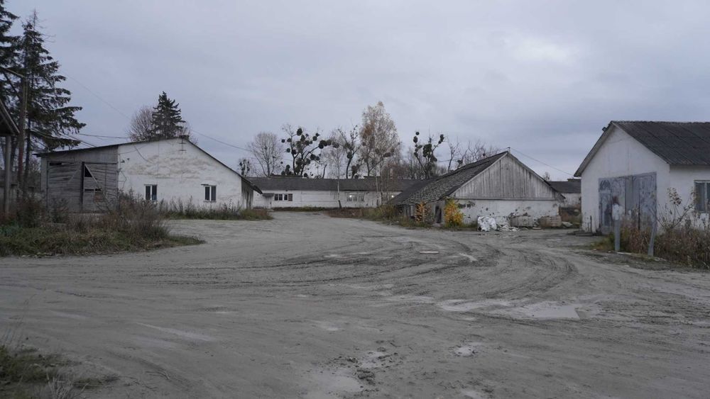 Майновий комплекс з виходом до залізничної колії на трасі Київ-Чоп