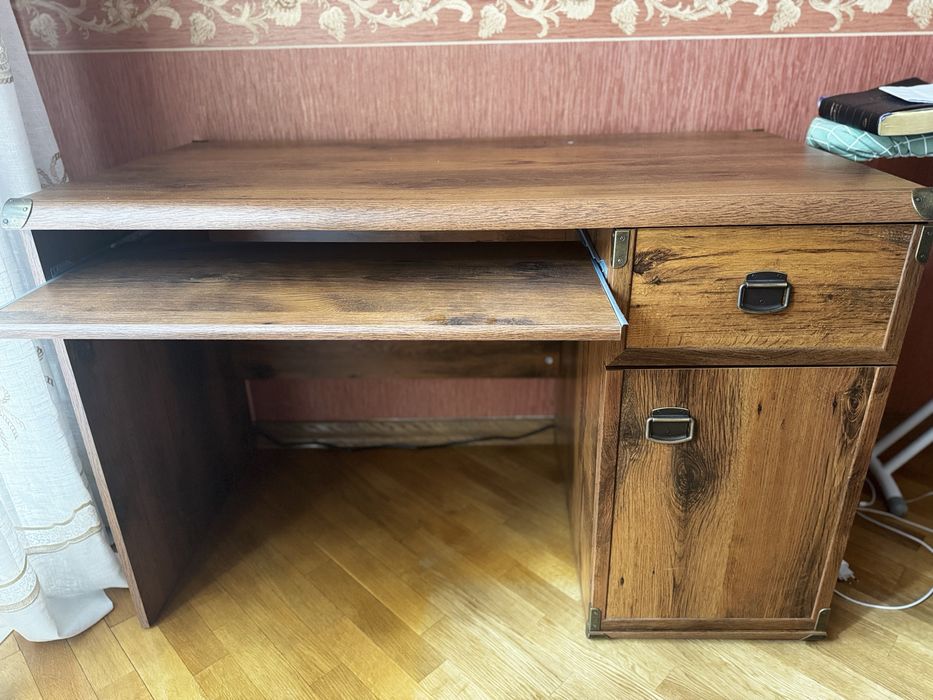 Стол письменный ,компьютерный