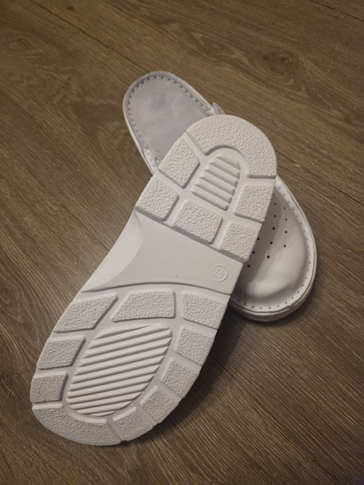 Nowe klapki medyczne 42