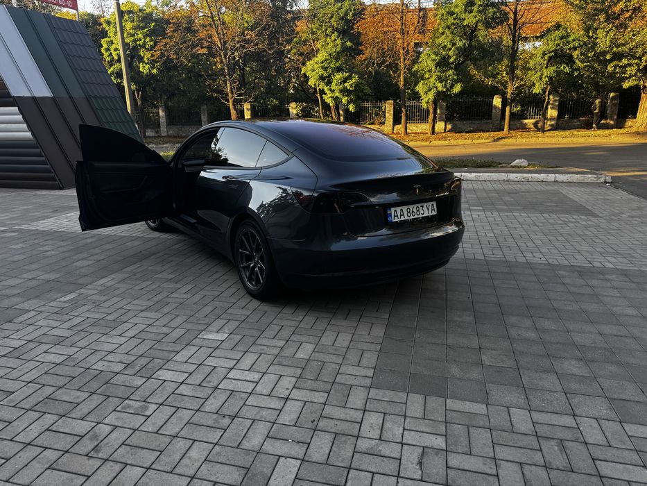 Продам TESLA 3 LONG RANGE 2018