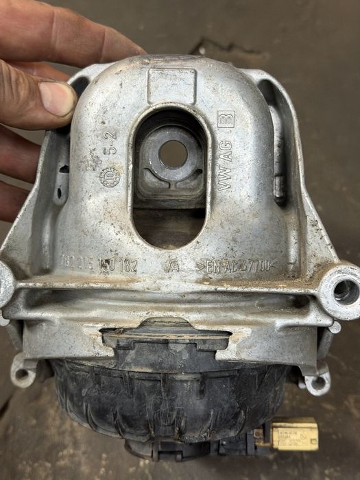 Подушки двигуна  Audi A4 B9