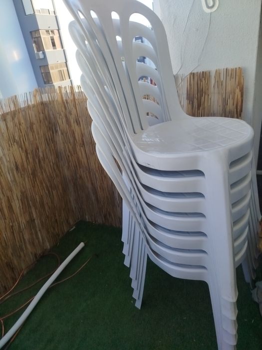 Cadeiras de plástico