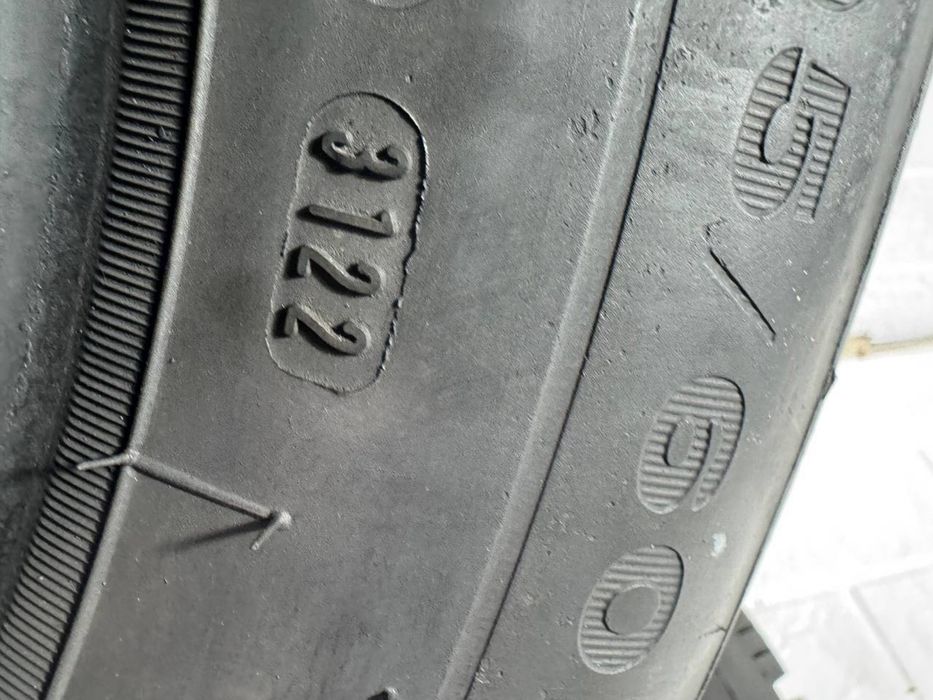 205/60/16 комплект зимових шин 2022 рік 7 мм залишку Dunlop