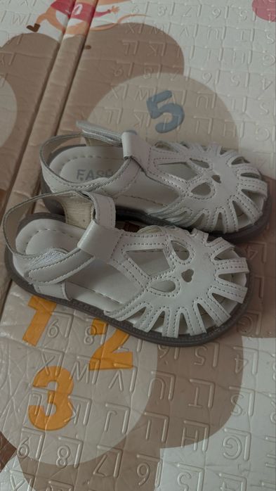 Кросівки new balance  для дівчинки  15-16 см стопа