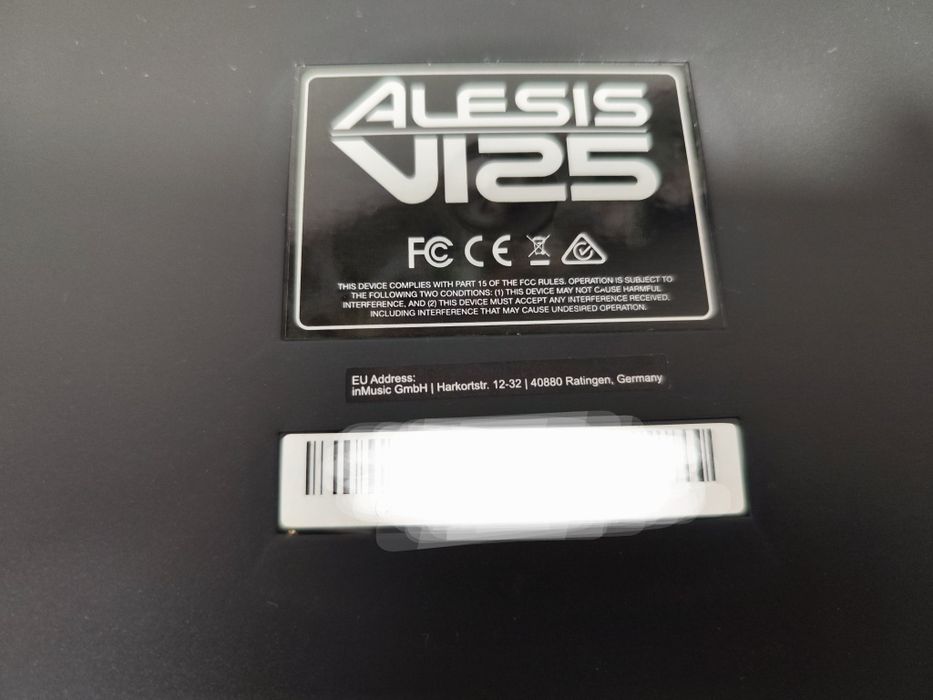 Alesis VI25 – Controlador MIDI 25 Teclas – Praticamente Novo + Caixa Original