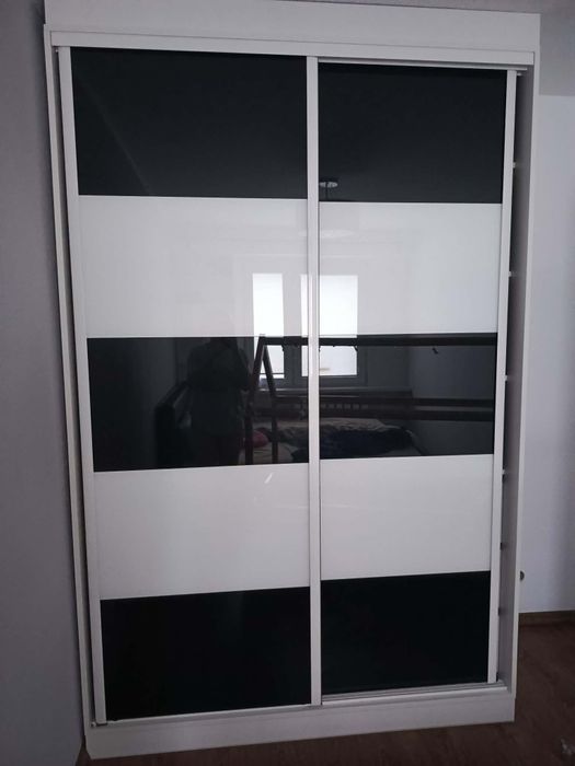 Duża szafa dwudrzwiowa