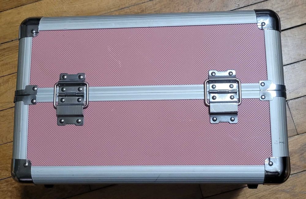 Duży kuferek kosmetyczny