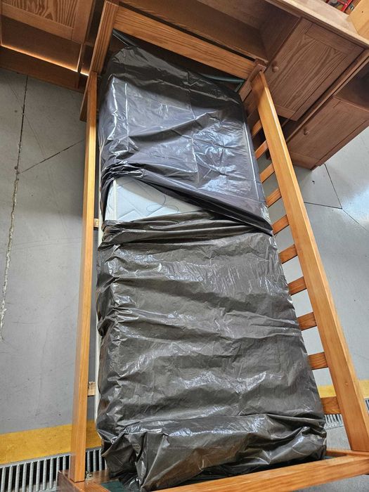 Conjunto de Quarto: Cama Solteiro + Estante e Ponte