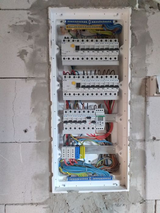 Instalacje elektryczne, przyłącza budynków elektryk