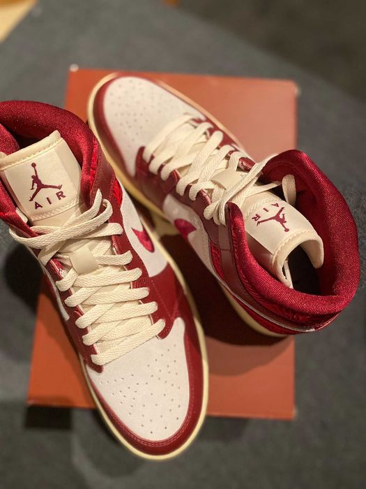 Nike WMNS Air Jordan 1 MID SE Red 41