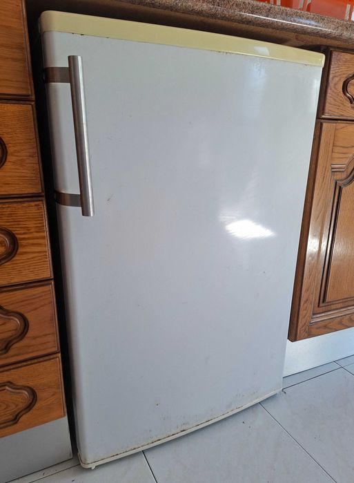 Arca Congeladora Vertical Candy CFU 190A