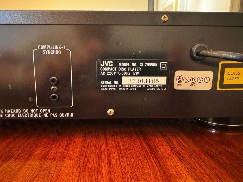 Leitor de CDs JVC XL-Z555