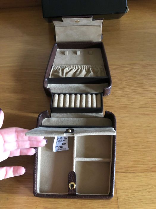 Guarda jóias em pele castanho NOVO