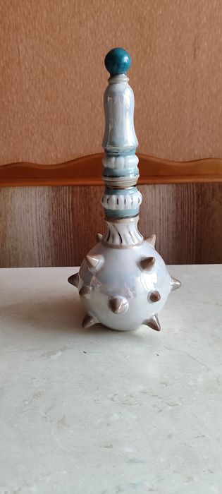 Цукорниця,чашки, столові прибори,вази