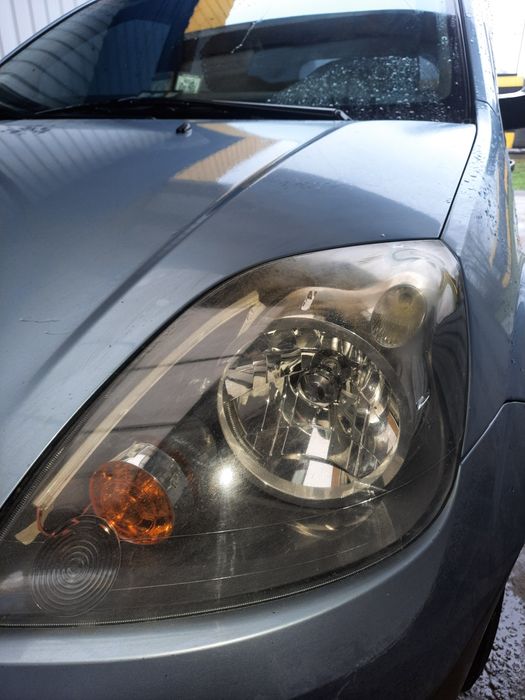 Полірування фар автомобіля