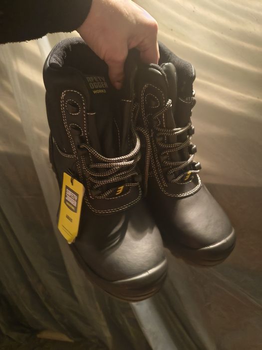 Sprzedam buty robocze