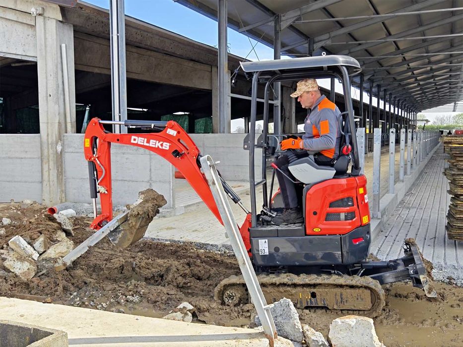 Mini Giratória 1.8T Kubota + Lagartas Extensíveis- CAUDA ZERO - S S180