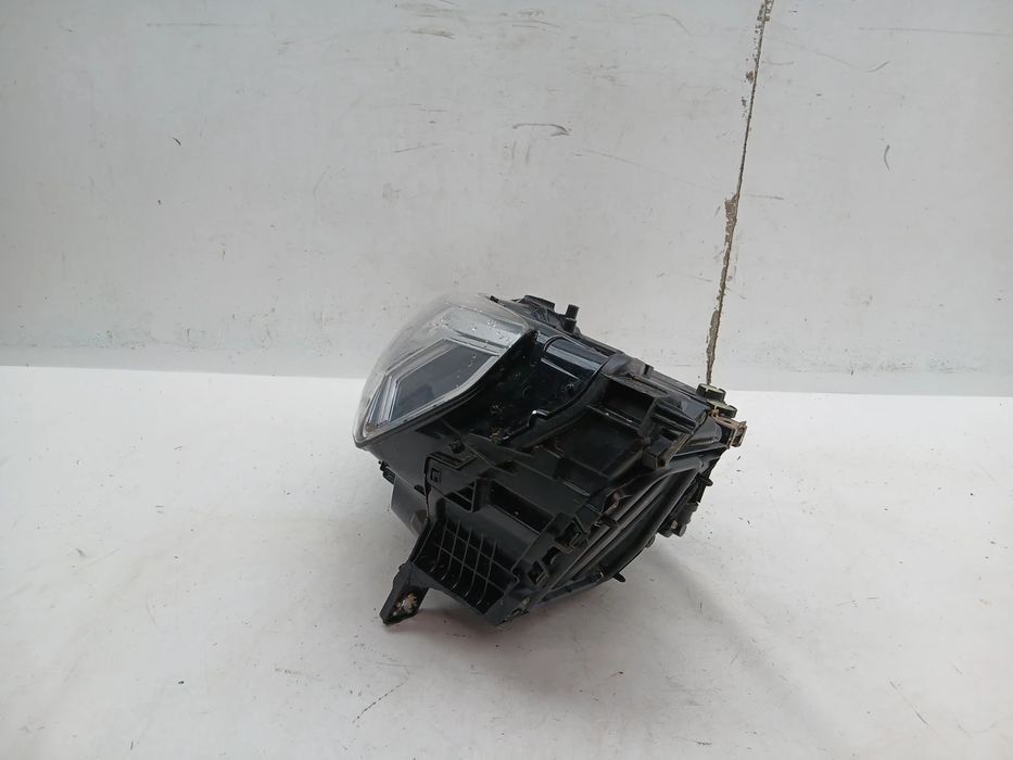 Ótica / farol esquerda AUDI Q3 (F3B)