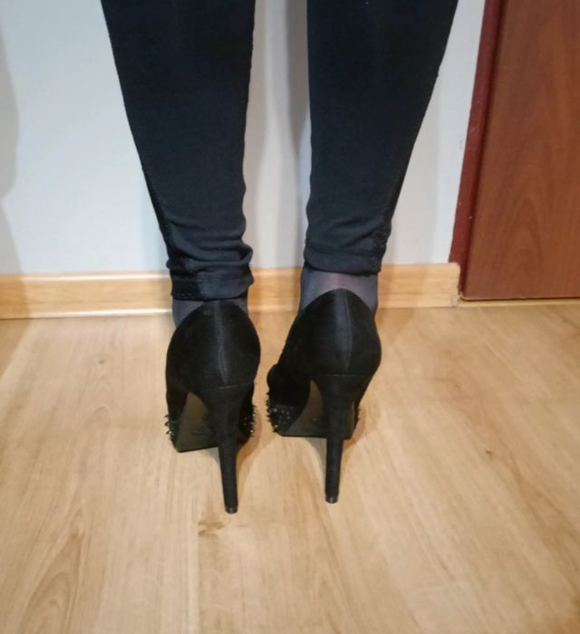 Śliczne zamszowe buty na obcasie i platformie, rozmiar 37,