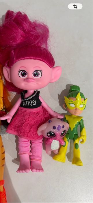 Ігрушки , колекційні фігурки , ляльки ,відам все разом за суму 650 гр