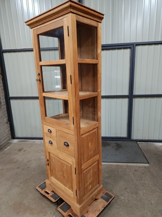 Witryna, witrynka lite drewno egzotyczne. Biblioteczka rustykalna.