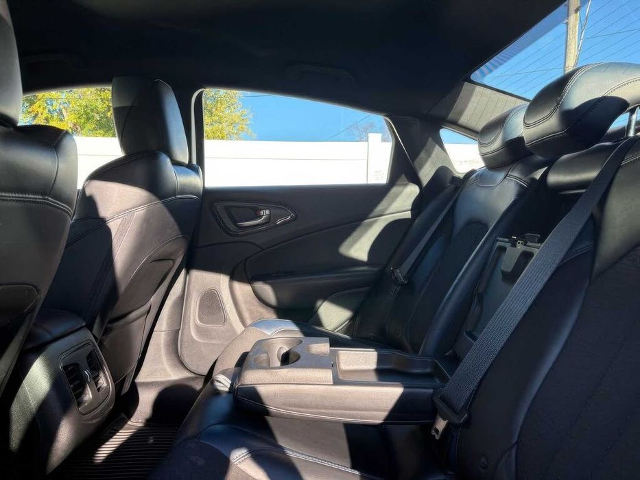 Chrysler 200 S      2015