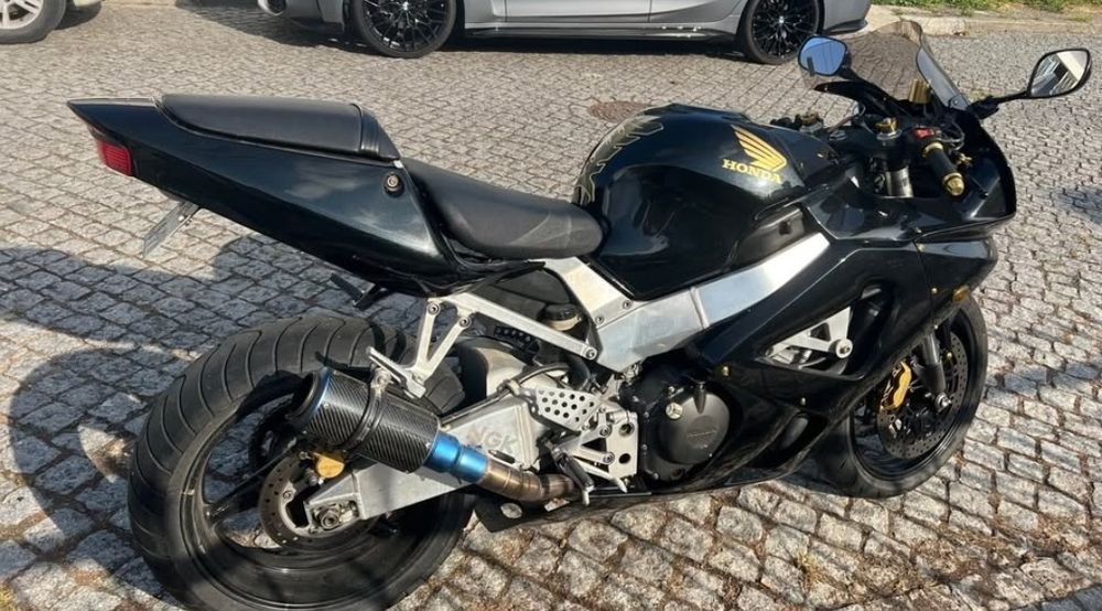 Honda CBR 900RR.