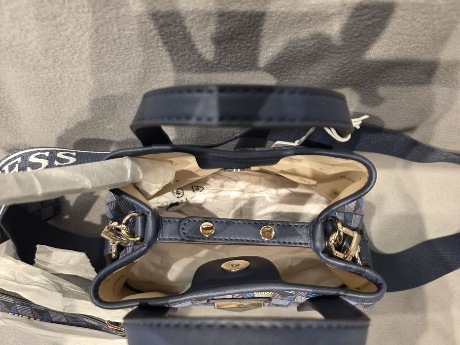 Torebka granatowa guess nowa z dodatkami