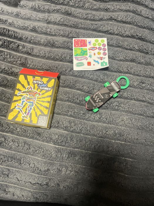 Колекційна фігурка з колаборації McDonalds x HotWheels Nitro Junior