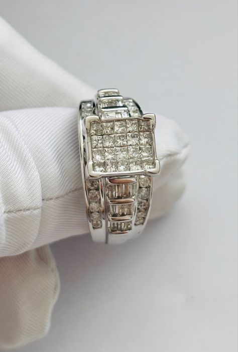 Золота каблучка з діаиантами