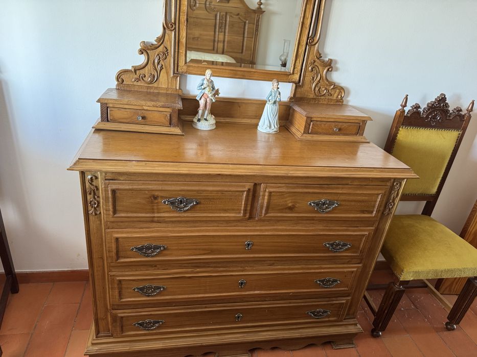 Recheio completo de apartamento, madeira maciça