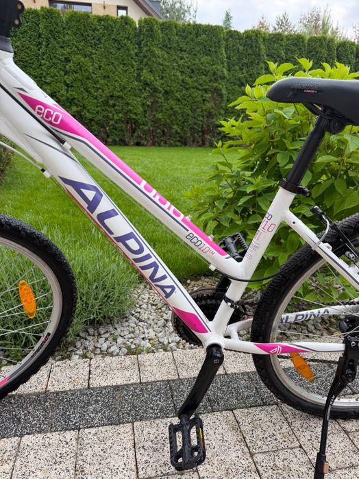 Rower młodzieżowy ALPINA eco lm10 biały z różowymi akcentami, 26-calowe koła