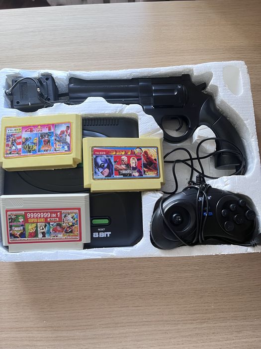 Продам ретро-ігрову приставку Dendy 8-bit.