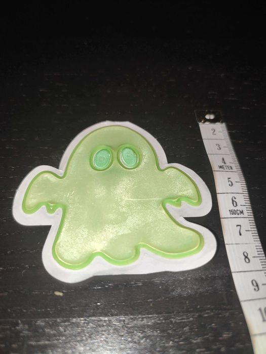 Zielona neonowa naklejka duch halloween