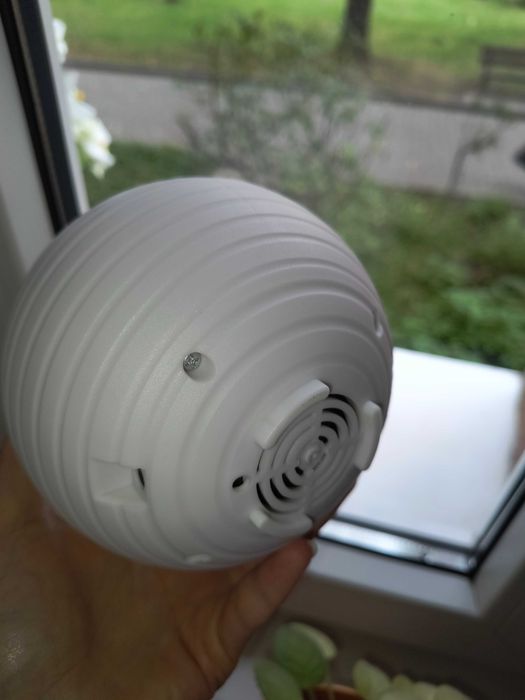 Dyfuzor zapachowy Medisana świeci różnymi kolorami