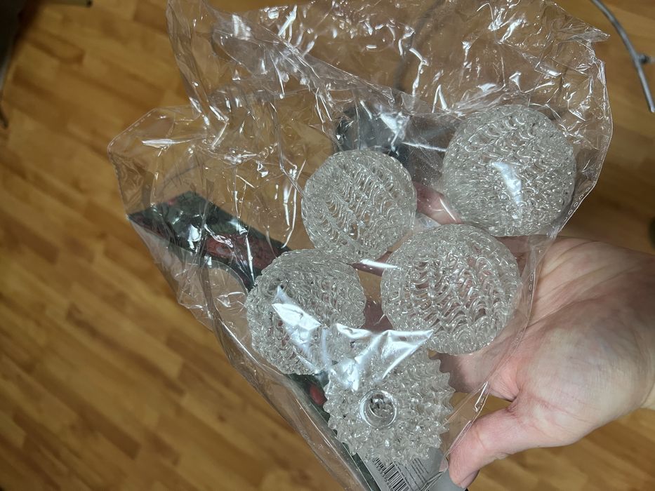 Стильна мінімалістична люстра з кришталевими кульками срібна